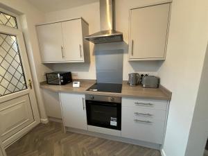 Perfect for NHS Staff & Contractors - Fast WiFi - 1 Bedroom in 4 Bedroom House CD3