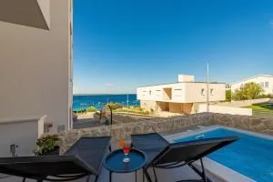 Sunshine Apartment Complex with a Pool by the Beach - Mandre, Pag - Šimuni