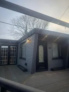 Elliotts Cabin - Arboe