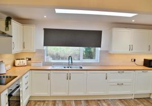 Ty Twt, A cottage by the sea