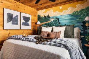Peaceful Cabin - Hot Tub, Fire Pit & Fireplace