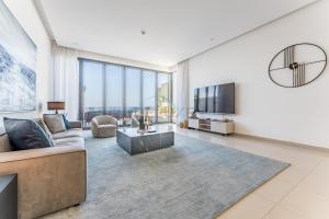 Overlooking Pool & Sea Views Villa with BBQ Facility, Sharm - Al Dana Villa, Al Dana Island by Deluxe Holiday Homes