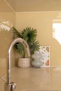 Beautiful 2-Bedroom Apartment in Port Melbourne