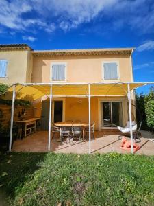 Maison des Fenaisons - 3hvězdičkové hotely ve městě Entraigues-sur-la-Sorgue