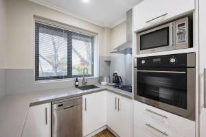 Central to Everything Spacious 1 Bedroom Apartment