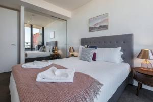 Panoramic views in the heart of Richmond, 2 BRs