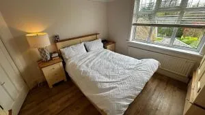 Contractors - NHS Staff - Next to Hospital - 1 Bedroom in 4 Bedroom House SR1 - Limber