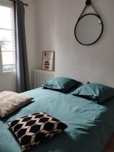 Un Parfum Dembruns Hypercentre Honfleur, fibre