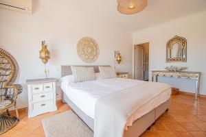 The One Ocean Front - Elegant 3-Bedroom Villa