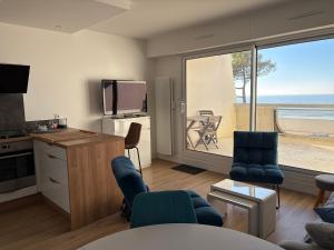 Locéan en toile de fond , appartement cosy