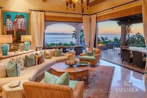 Luxurious Seclusion at Palmilla Fully Staffed - Swimmable Beach