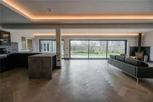 King Bed - En-Suite, Walk-In Wardrobe & Fast WiFi - 1 Bedroom in 4 Bedroom House HA1 - Tetney