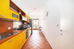 Modern & Luxe - Spacious Apartment in Ostia