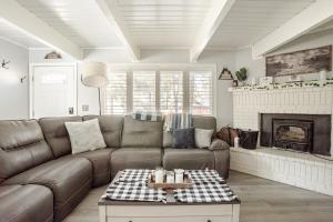 Comfy Modern Big Bear Cabin