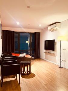 Emoi Mipec Riversides Apt