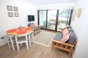 Water's Edge - 哈雷克