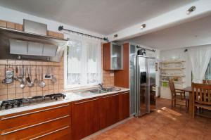 Exclusive Beachfront Villa with Pool for 8 at Island Brač