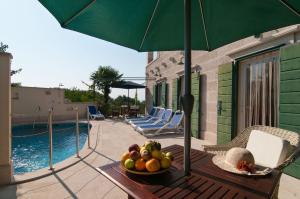10 Persons Villa With Pool at Island Brac