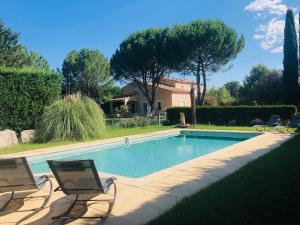 Magnifique propriété - piscine et jardin paysagé