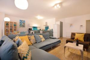 3BR, smart TV, self check-in, coffee machine