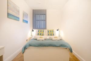 3BR, smart TV, self check-in, coffee machine