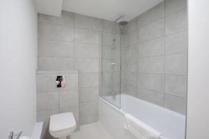 2BR, smart TV, self check-in, coffee machine