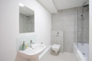 2BR, smart TV, self check-in, coffee machine