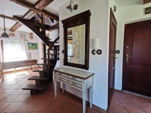 Domek Samotnia w ogrodzie