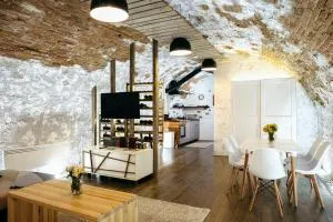 TÉGED VÁRTALaK - 鲍洛托瑙考利