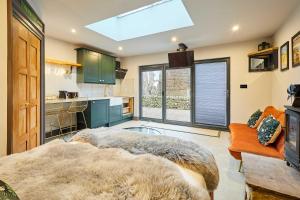 Host & Stay - The Churchside Well