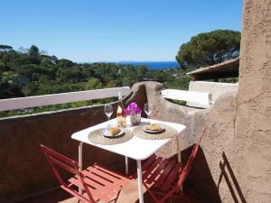 Bel appartement climatisé vue mer Les Mas de Gigaro