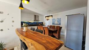 3-Bedroom Holiday Sunset House with Jacuzzi & Spectacular Sea View