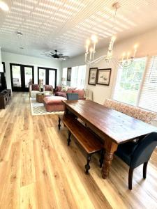 The Big Twisted Oaks