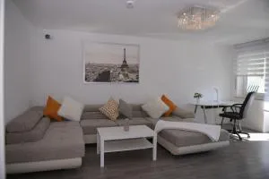 Helle, Ruhige, Moderne Wohnung, 5 min zu Fa GROB - Pfaffenhausen