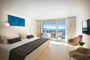 Deluxe Double Room with Balcony and Sea View room in Boutique Hotel Rivalmare
