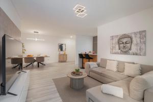 Uptown II by An Island Apart