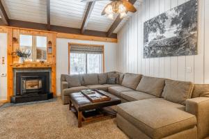 Sunshine Village #108- 1 +Loft , Sleeps 6. Steps from Free Town Shuttle ,Dog Friendly