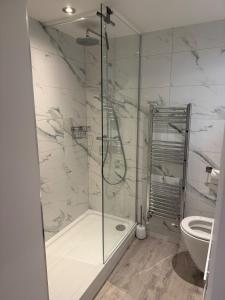 Large 1 bedroom self contained garden flat