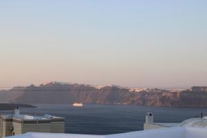 Villa Solasta #2 with jacuzzi in Santorini