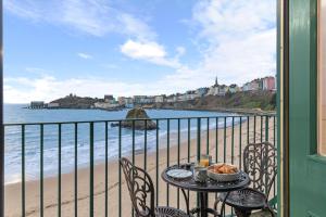 5 Sunny Cove - Direct Beach Access Sea Views