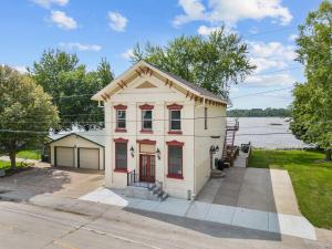 Charming Cottage on the Mississipi River