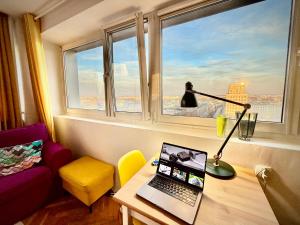 Super Apartment YELLOW 2x Metro fast Wifi 1 Gbs Netflix Panorama Miasta