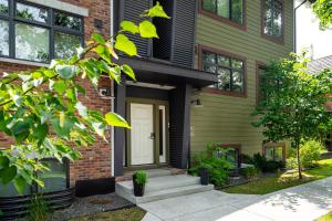 Your Downtown Urban Sanctuary - Walk to EVERYTHING