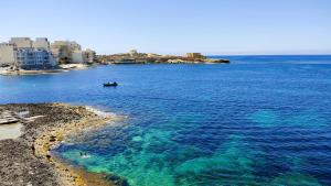 K&Q Sea view apartment - Apartmány, Żebbuġ