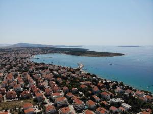 Apartman Valhalla Novalja - Moderan smještaj s pogledom blizu Zrća