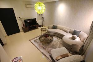 شقة بغرفتين نوم بحي الياسمين