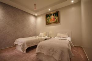 شقة بغرفتين نوم بحي الياسمين