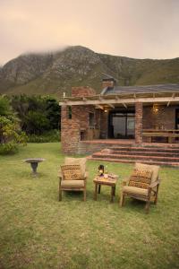 Cozy House with Sea and Mountain Views