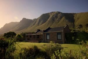 Cozy House with Sea and Mountain Views