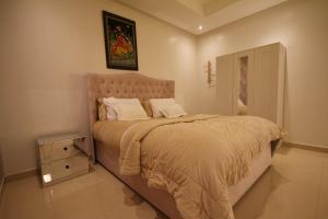 شقة بغرفتين نوم بحي الياسمين